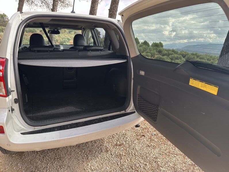 Toyota RAV 4 2.2 D-4D 4×4 Crossover Lounge