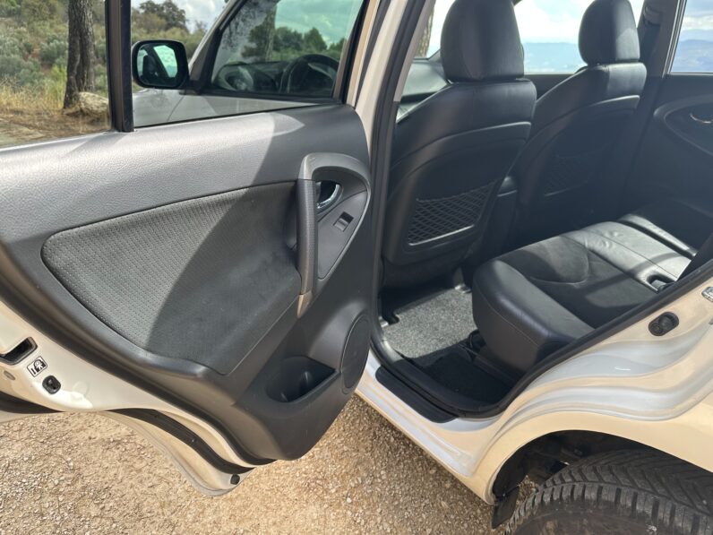 Toyota RAV 4 2.2 D-4D 4×4 Crossover Lounge