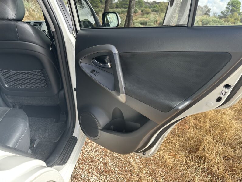 Toyota RAV 4 2.2 D-4D 4×4 Crossover Lounge