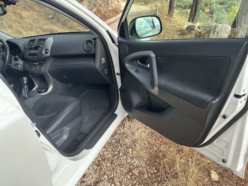 Toyota RAV 4 2.2 D-4D 4×4 Crossover Lounge