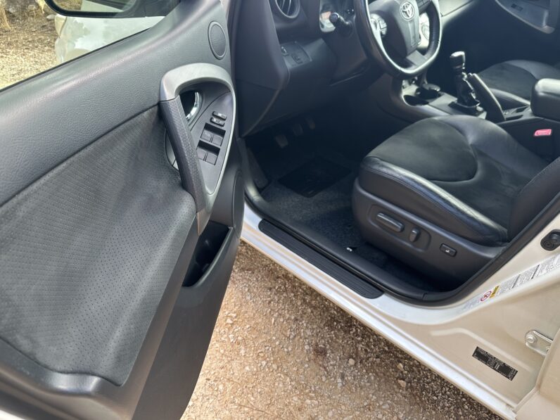 Toyota RAV 4 2.2 D-4D 4×4 Crossover Lounge