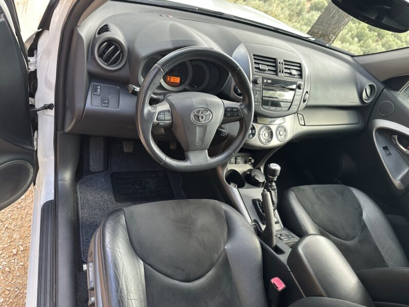 Toyota RAV 4 2.2 D-4D 4×4 Crossover Lounge