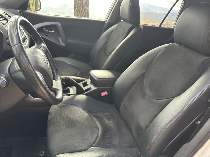 Toyota RAV 4 2.2 D-4D 4×4 Crossover Lounge