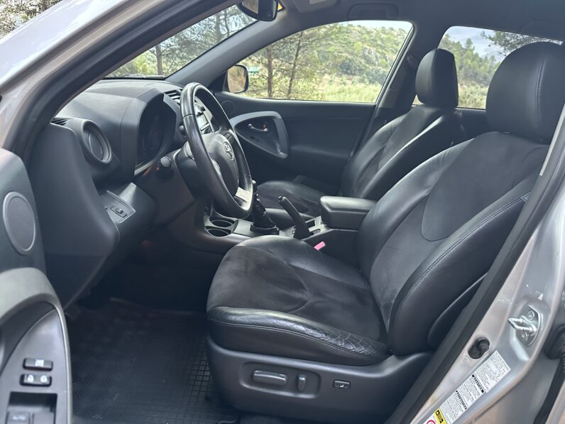 Toyota RAV 4 2.2 D-4D 4×4 Crossover Exclusive