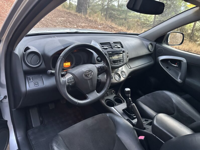 Toyota RAV 4 2.2 D-4D 4×4 Crossover Exclusive