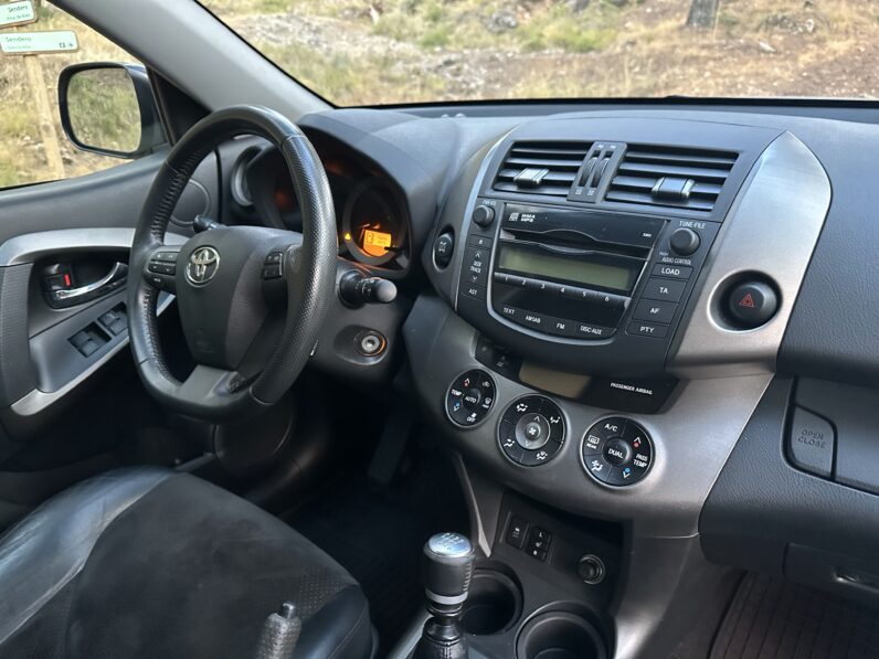 Toyota RAV 4 2.2 D-4D 4×4 Crossover Exclusive