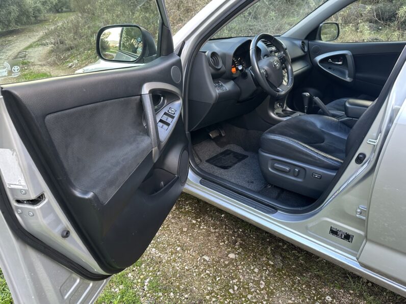 RAV4 4X4 D-4D 2.2 AUTO