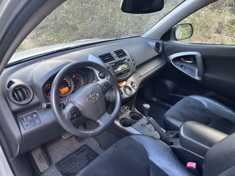 RAV4 4X4 D-4D 2.2 AUTO