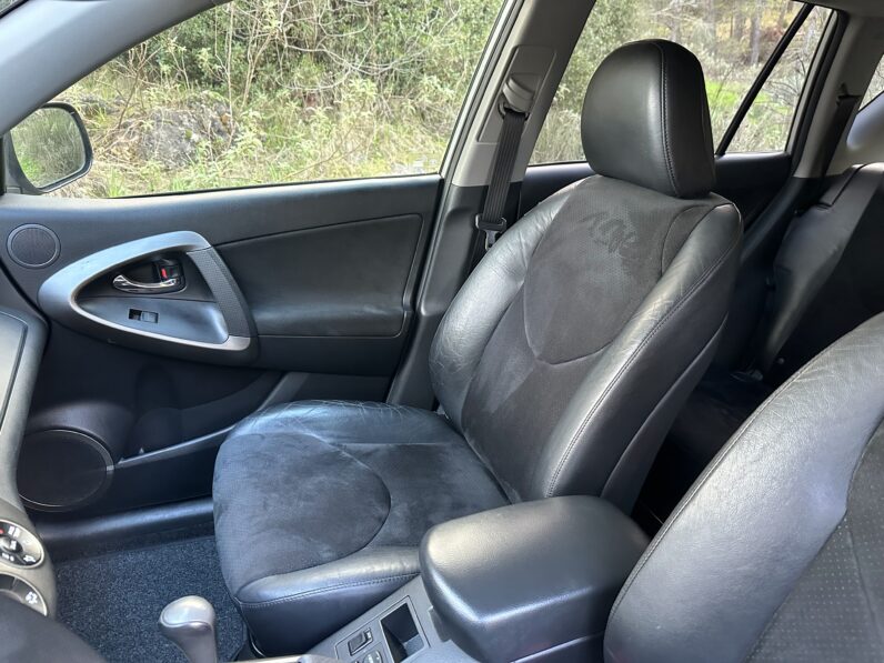 RAV4 4X4 D-4D 2.2 AUTO