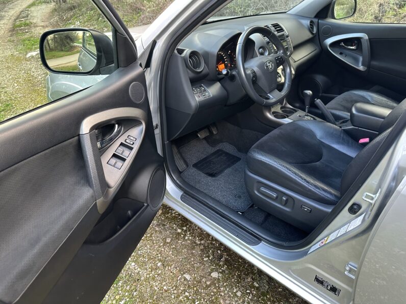 RAV4 4X4 D-4D 2.2 AUTO