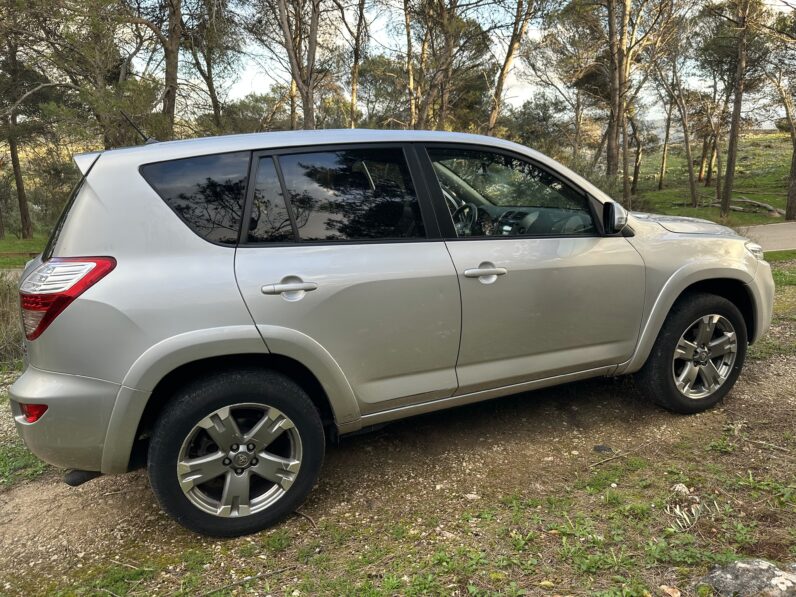 RAV4 4X4 D-4D 2.2 AUTO