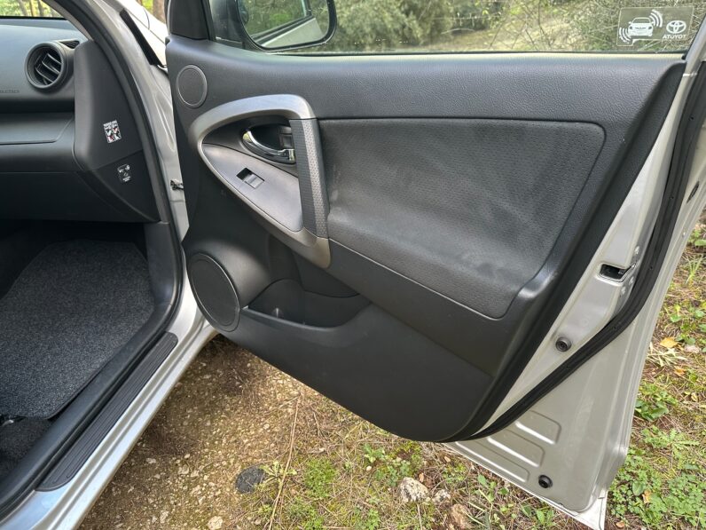 RAV4 4X4 D-4D 2.2 AUTO