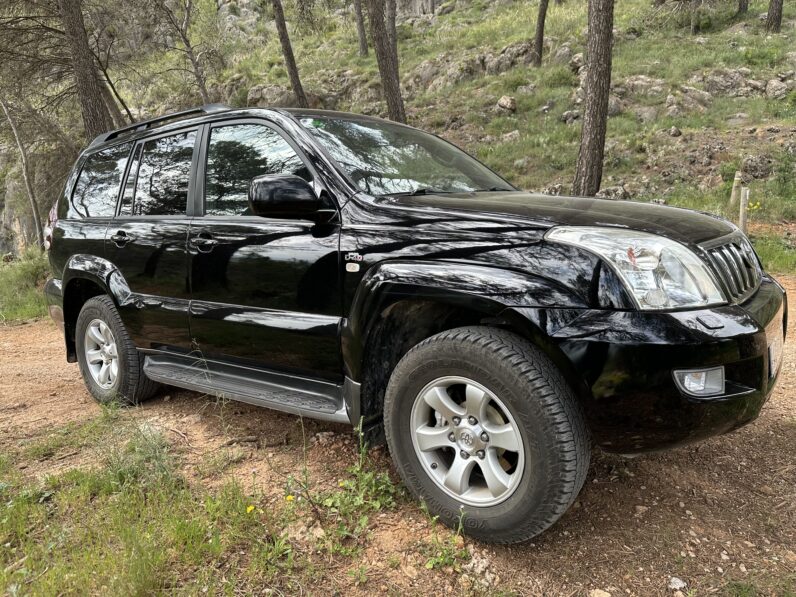 LAND CRUISER 120 NEGRO AUTO