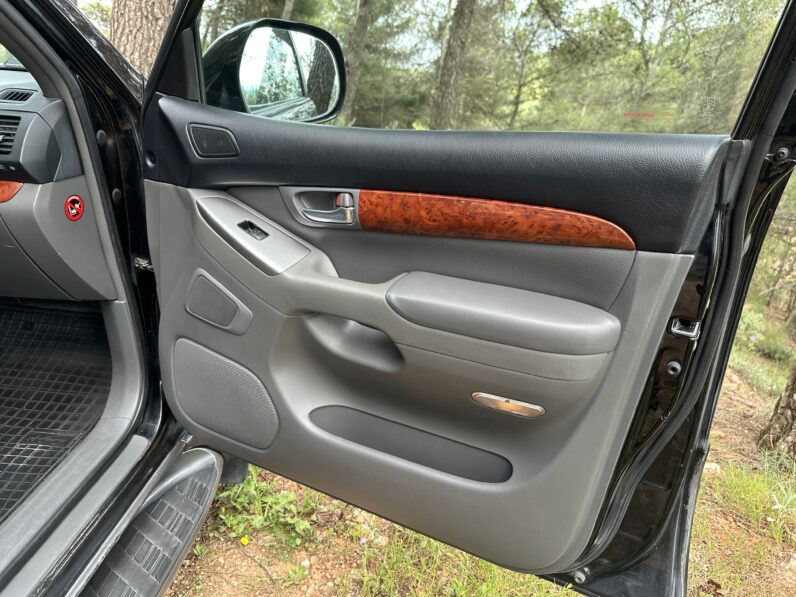 LAND CRUISER 120 NEGRO AUTO
