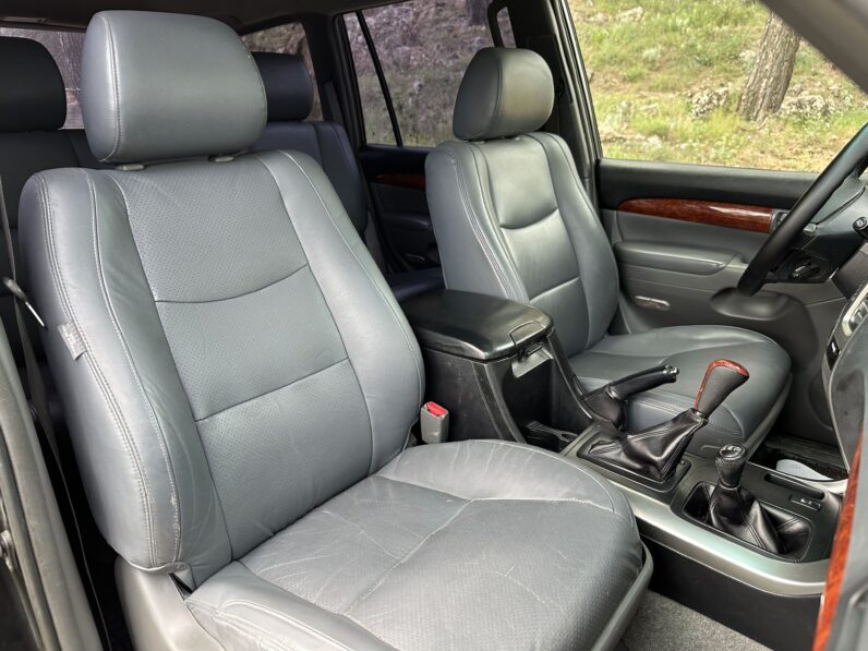 LAND CRUISER 120 NEGRO AUTO
