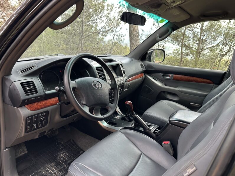 LAND CRUISER 120 NEGRO AUTO