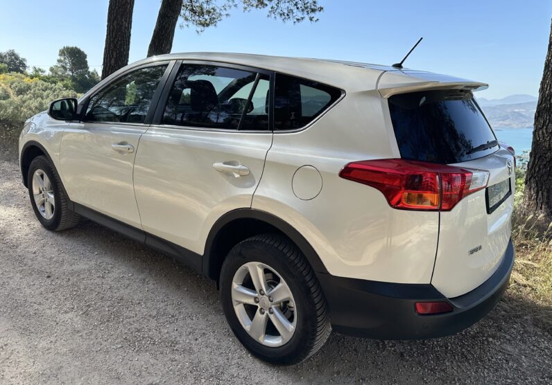 RAV 4 2.0 D-4D Lounge
