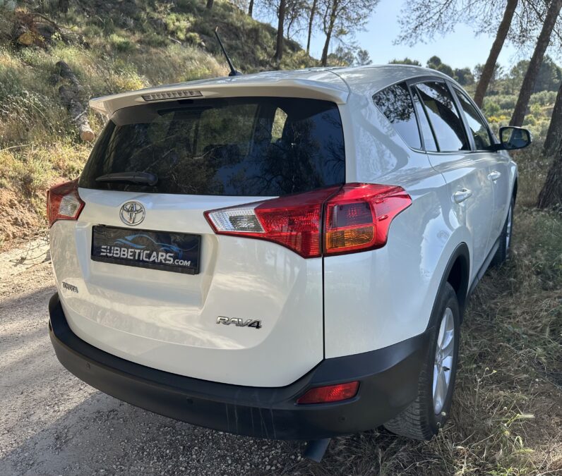 RAV 4 2.0 D-4D Lounge