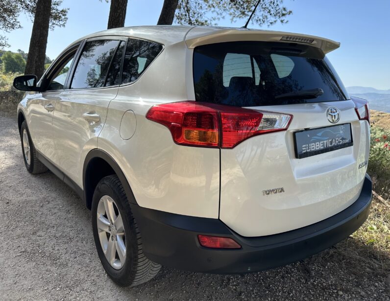 RAV 4 2.0 D-4D Lounge