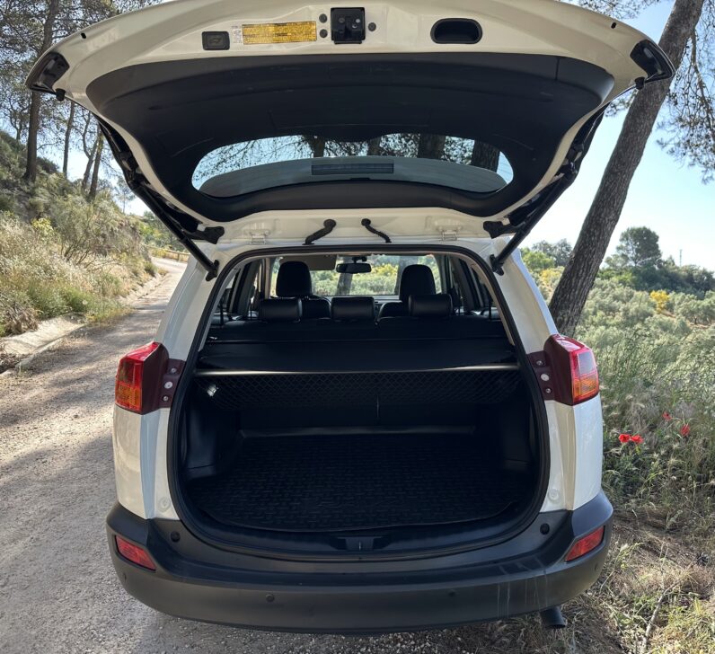 RAV 4 2.0 D-4D Lounge