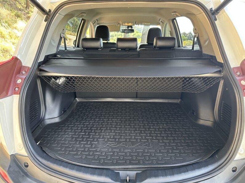 RAV 4 2.0 D-4D Lounge