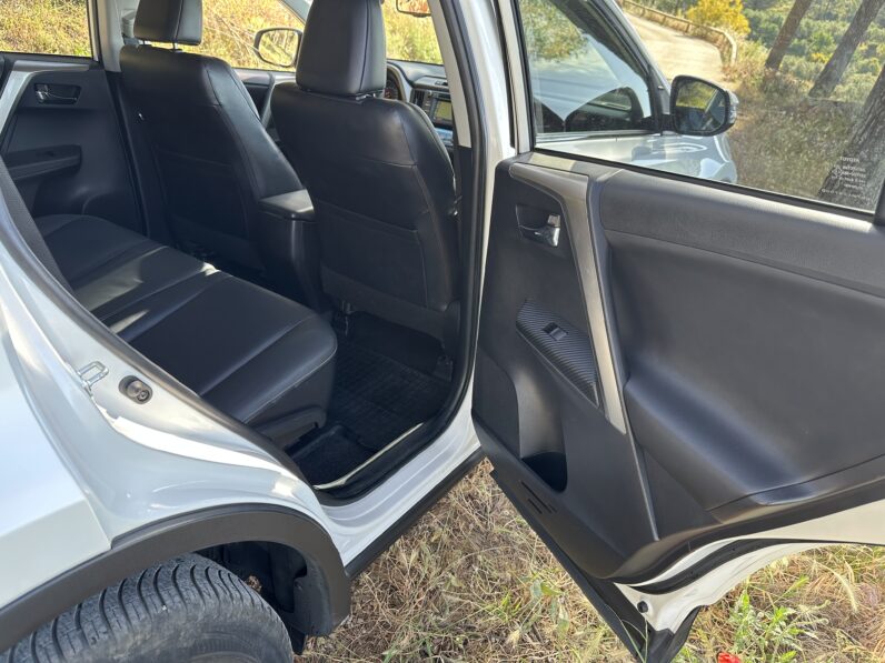 RAV 4 2.0 D-4D Lounge