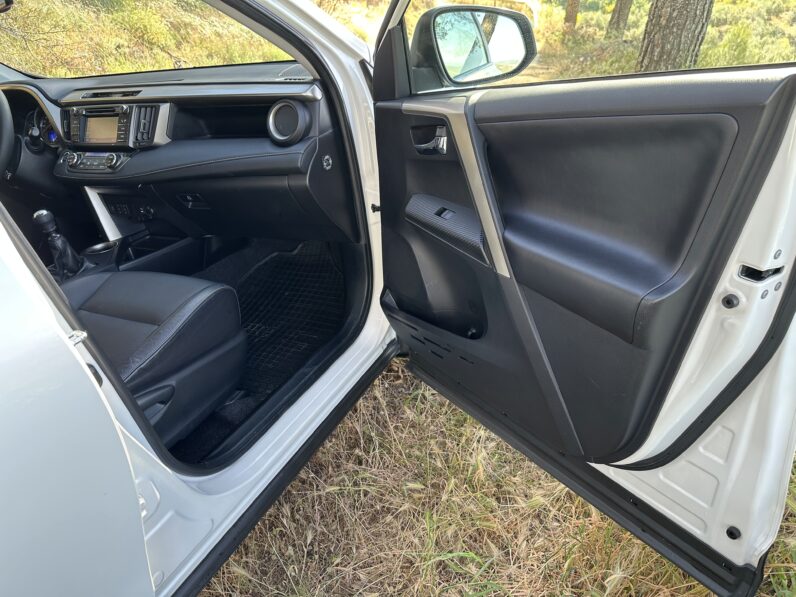 RAV 4 2.0 D-4D Lounge