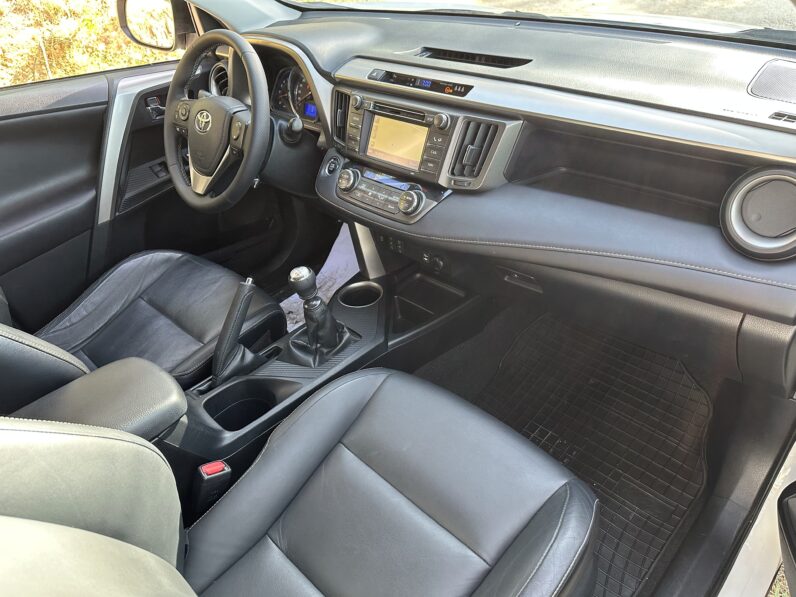 RAV 4 2.0 D-4D Lounge