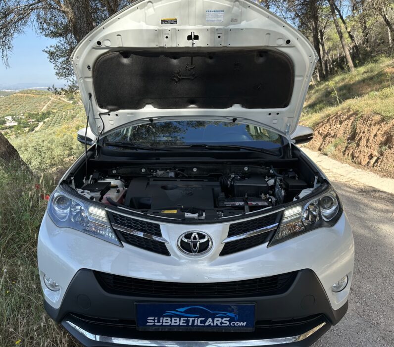RAV 4 2.0 D-4D Lounge